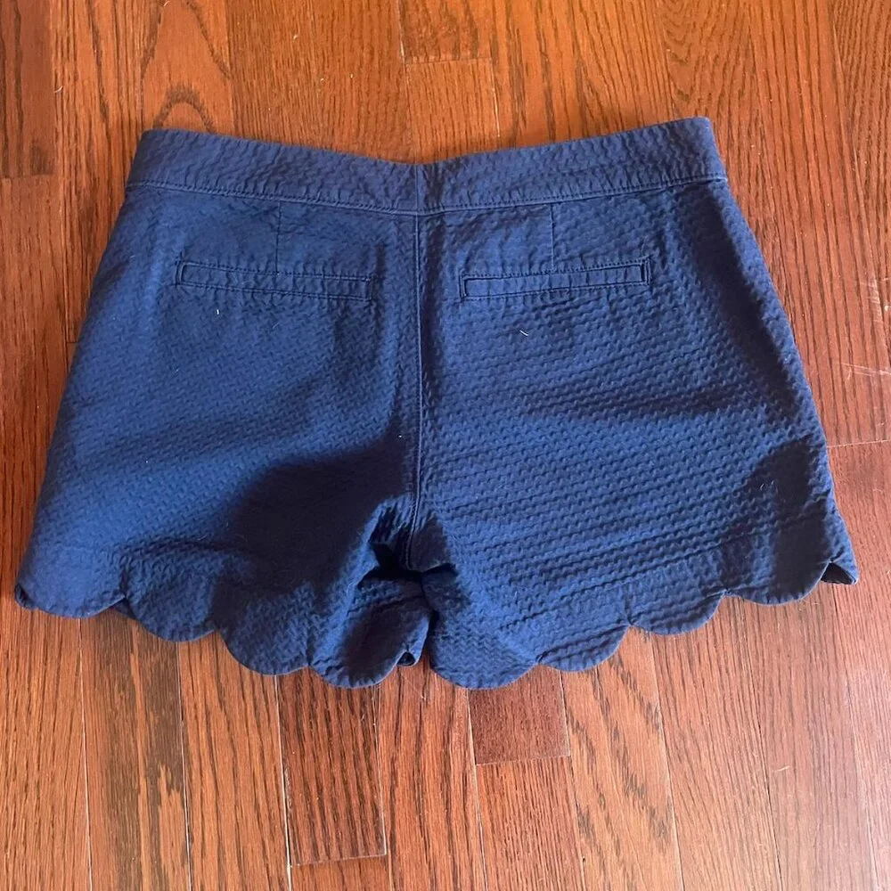 Lilly Pulitzer Navy Scalloped Hem Textured Shorts - Picture 2 of 4